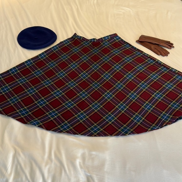 Vintage wool plaid skirt. Size medium. Excellent condition. Circle skirt. Soft - Picture 3 of 7